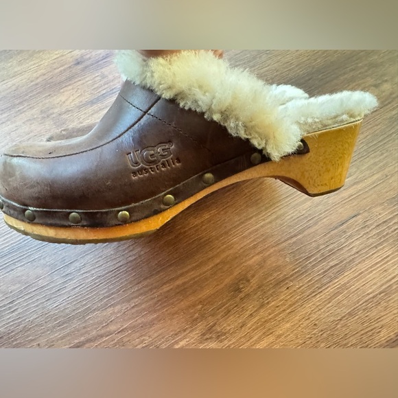 UGG Women’s Kalie Leather Studded Shearling Clogs Wood Bottom - Picture 3 of 15